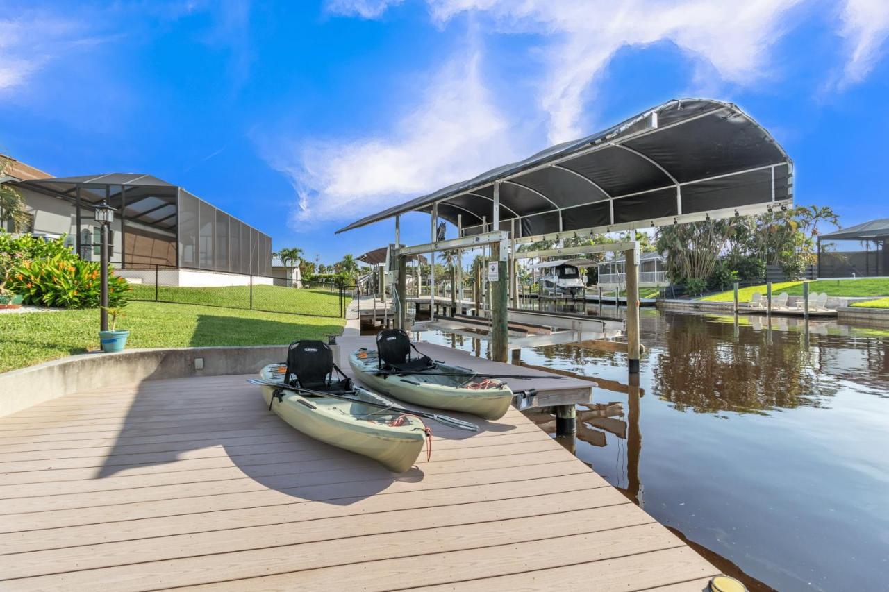 Awesome Location With Dock, Pool, Bicycles & Kayaks Villa Cape Coral Exterior photo