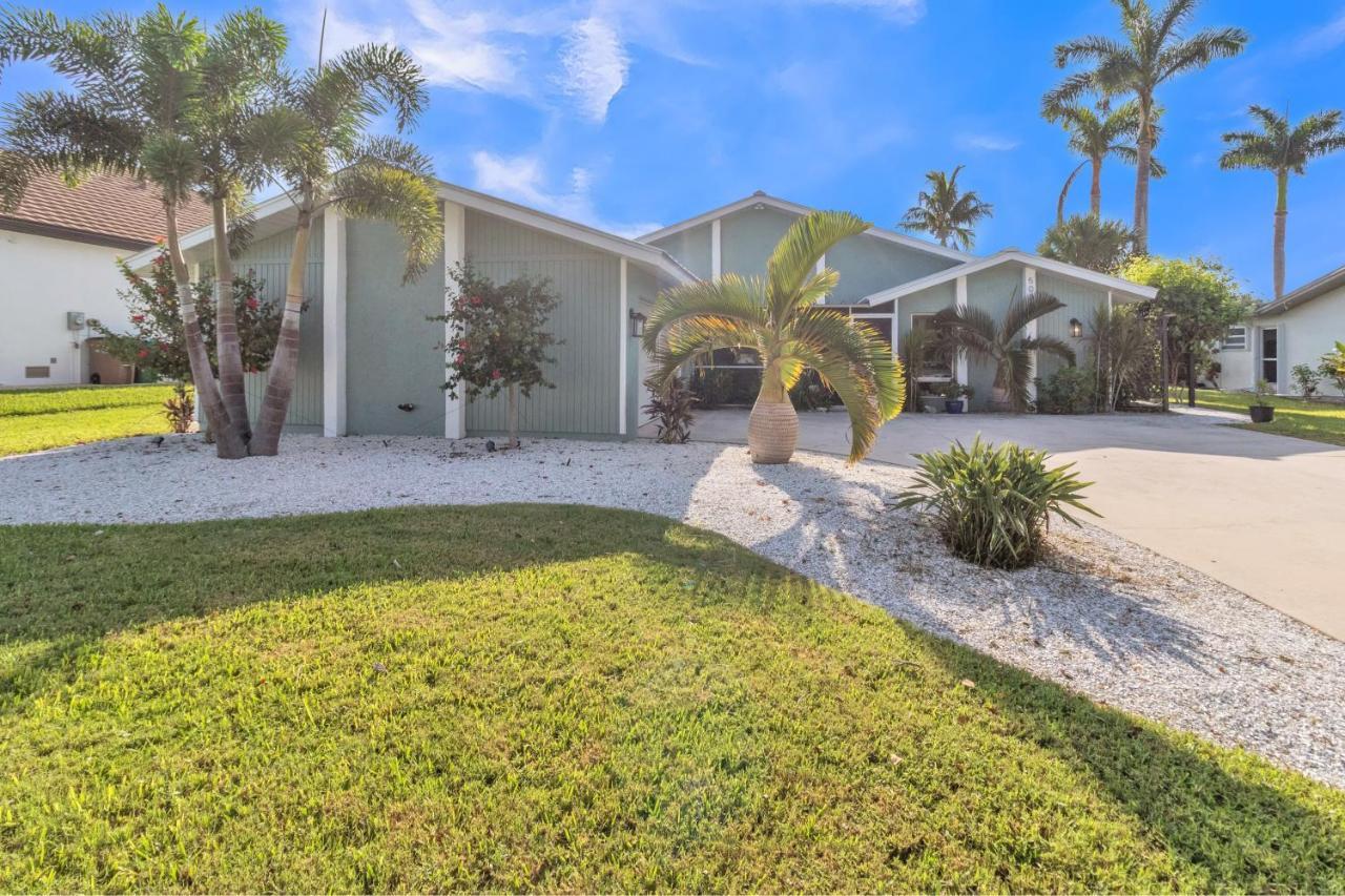 Awesome Location With Dock, Pool, Bicycles & Kayaks Villa Cape Coral Exterior photo